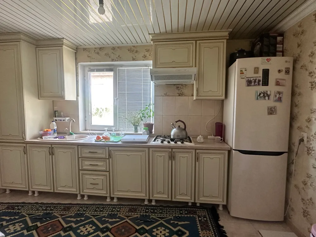 Частный дом с беседкой