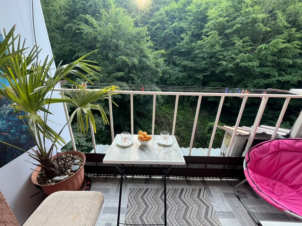 Терем с мансардой в дивном лесу у моря, с новым ремонтом и обстановкой