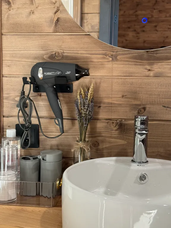 Атмосферный домик с баней на дровах и купелью