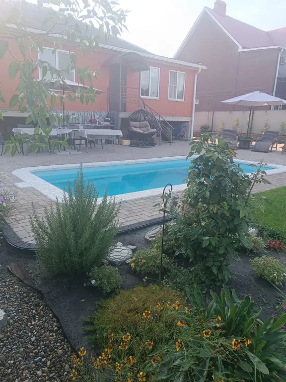 Приятный дом с бассейном и баней