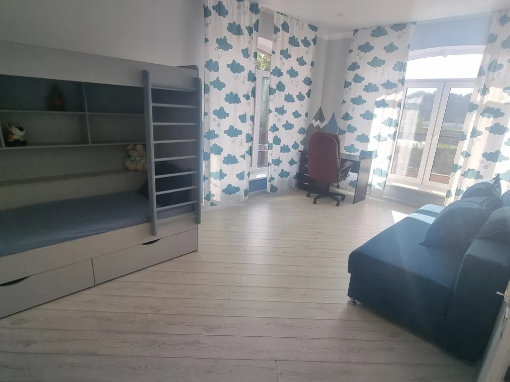 Коттедж с бассейном