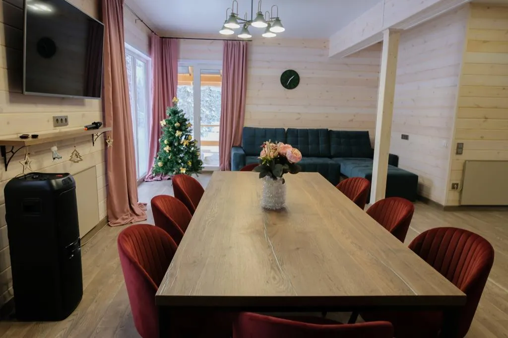 Коттедж Уютный дом с сауной, бассейном и видом на Мустаг — аренда посуточно в Шерегеш