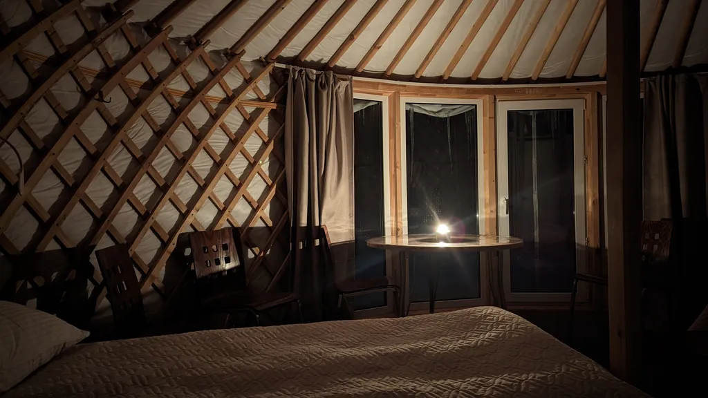Юрта с панорамным окном