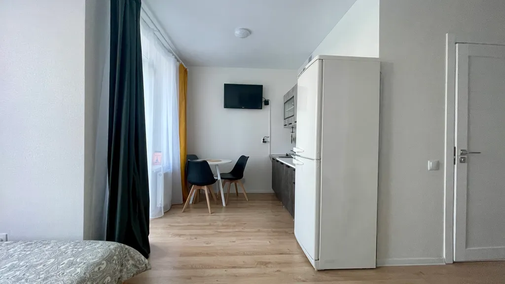 Не в отеле, а в квартире