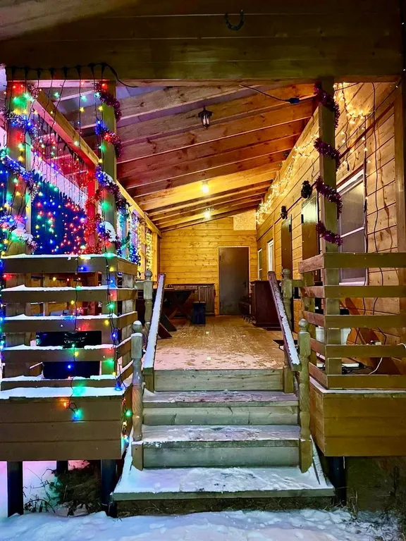 Коттедж Большой дом с террасой, баней на дровах и чаном в лесу на берегу реки — Старово