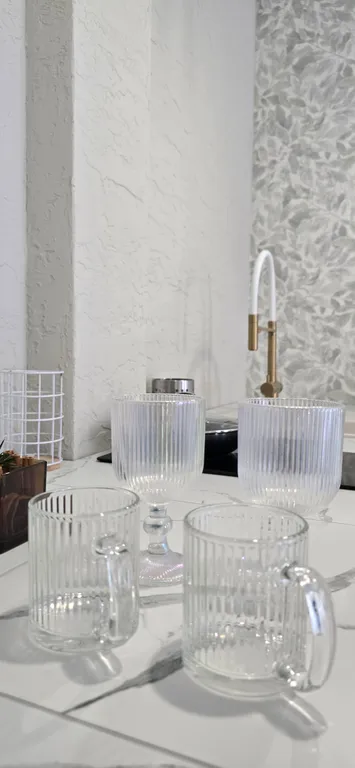 Студия вино с террасой, джакузи и видом на море, горы и виноградники