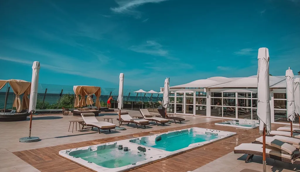 Дизайнерский апартамент с видом на море