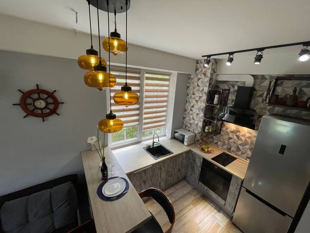 Двухуровневая квартира с дизайнерским ремонтом возле моря