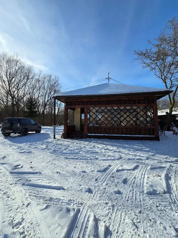 Домик возле озера