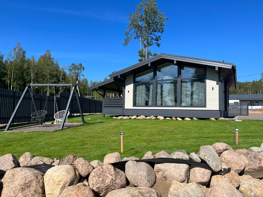 Дом на берегу озера