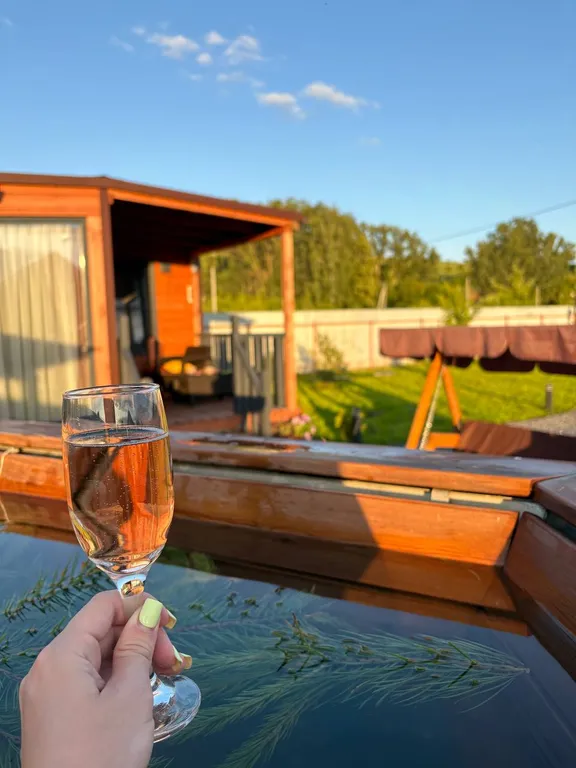 Уютный домик в тихом месте у реки