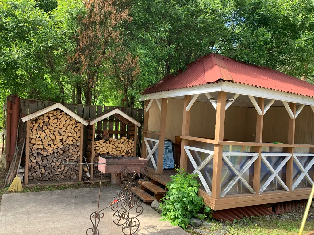 Коттедж Уютная и комфортная ХижInna с русской банькой в лесу у реки — Волхов