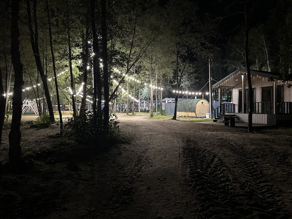 Уютный номер на озере Еловое