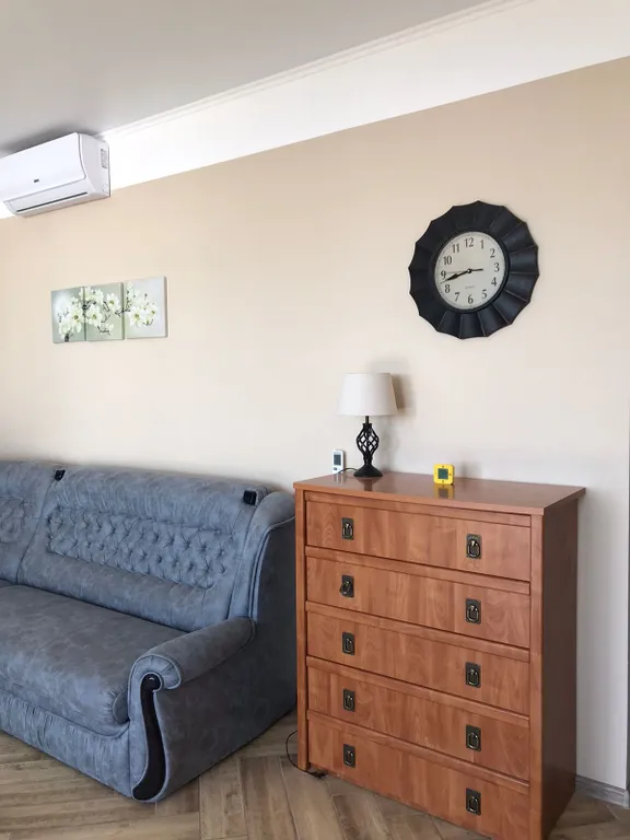 Просторная квартира-люкс в стиле английской классики с панорамным видом