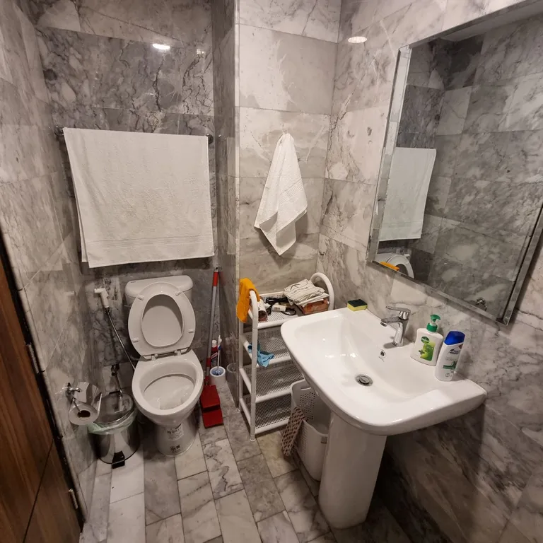 Квартира с большим бассейном и теннисным кортом рядом с пляжем