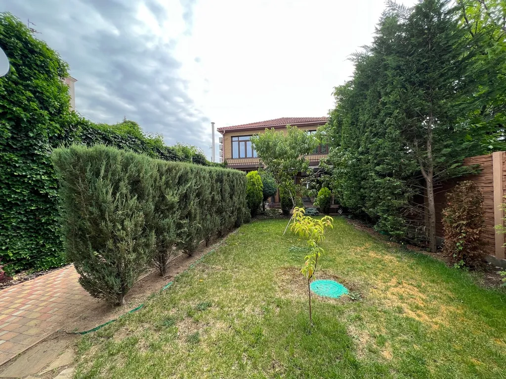 Четырёхкомнатный дом класса люкс в тихом центре