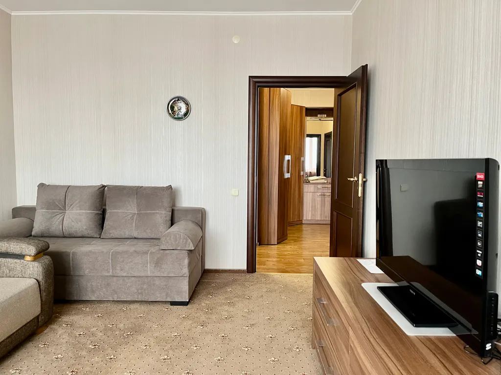 Изолированная двухкомнатная в центре города рядом с метро и ТЦ