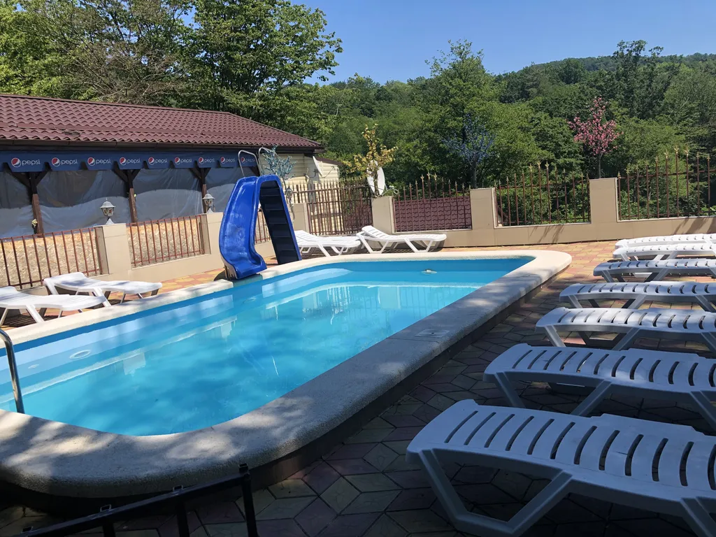 Коттедж Комфортабельный дом с открытым бассейном в Волконке 450 метров до моря — Сочи