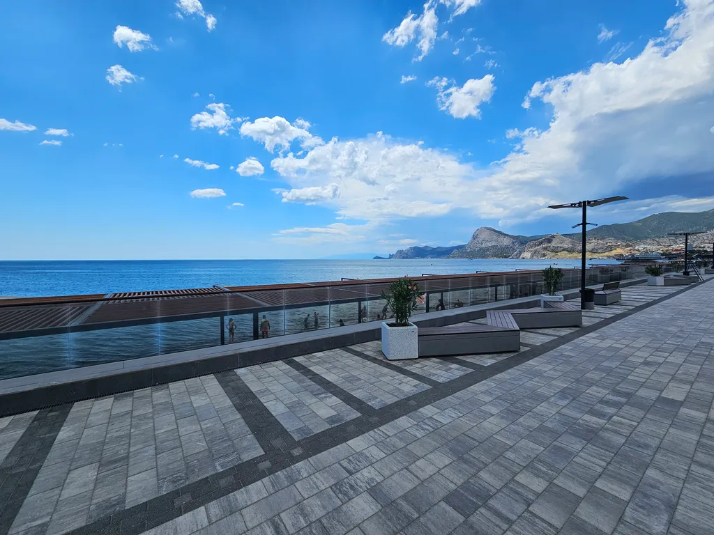 Двухкомнатные апартаменты в апарт-комплексе Атлас с видом на море