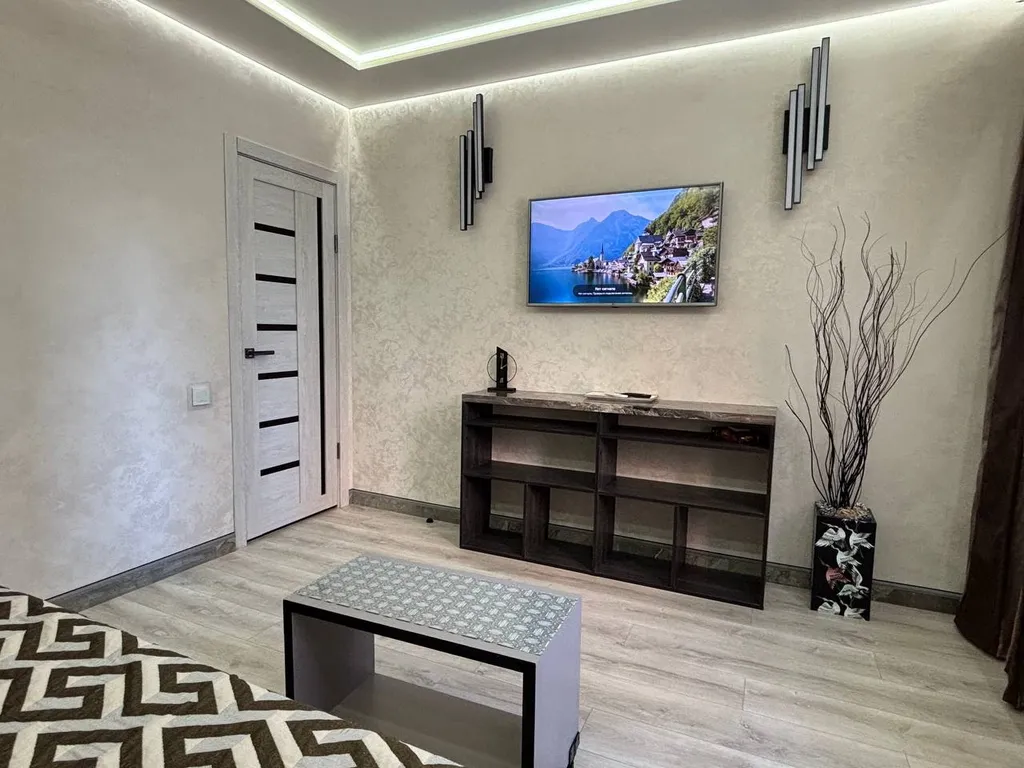 Просторная, чистая двушка с кухней-столовой в историческом центре