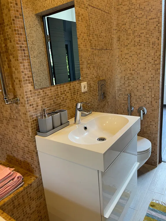 Уютный дом с баней, чаном и видом на горы