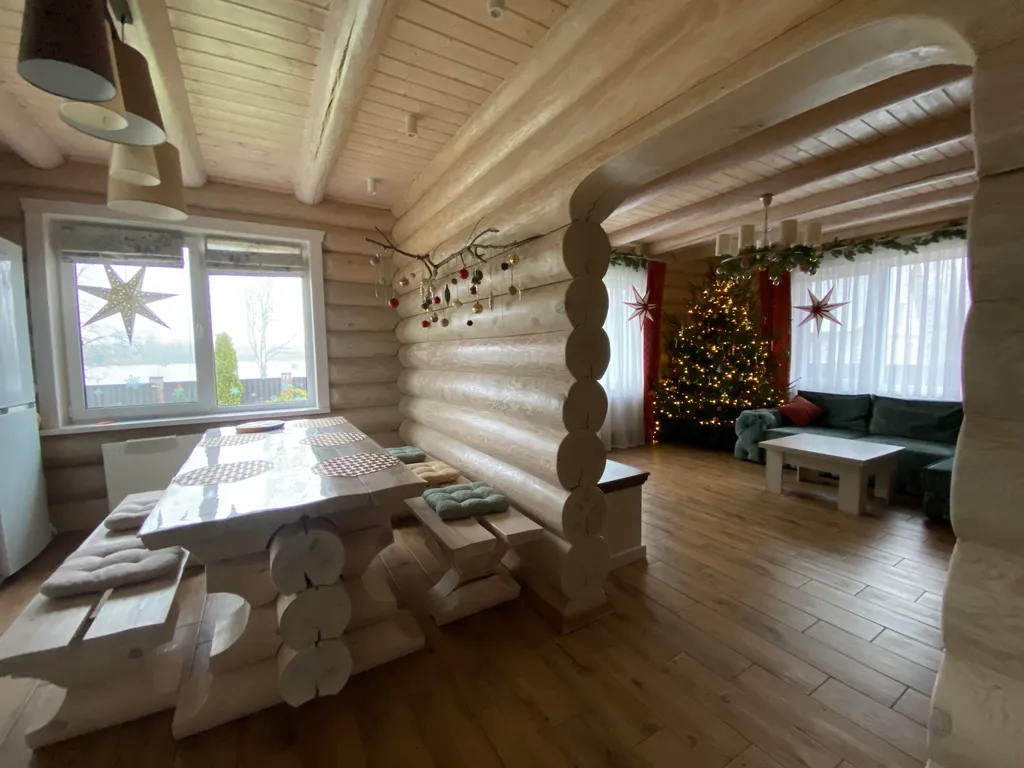 Деревянный комфортабельный дом на берегу озера