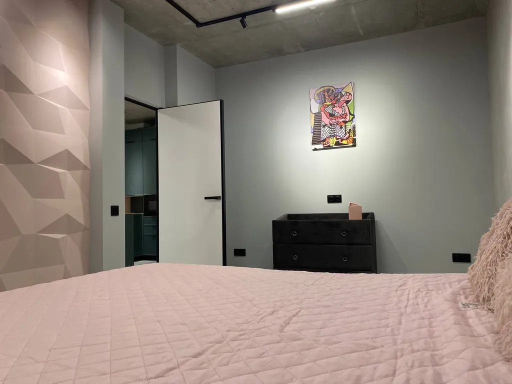 Апартаменты "Пикассо" - индустриальный шик с яркими акцентами