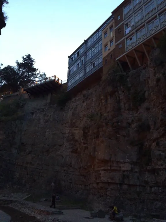 Дом над водопадом