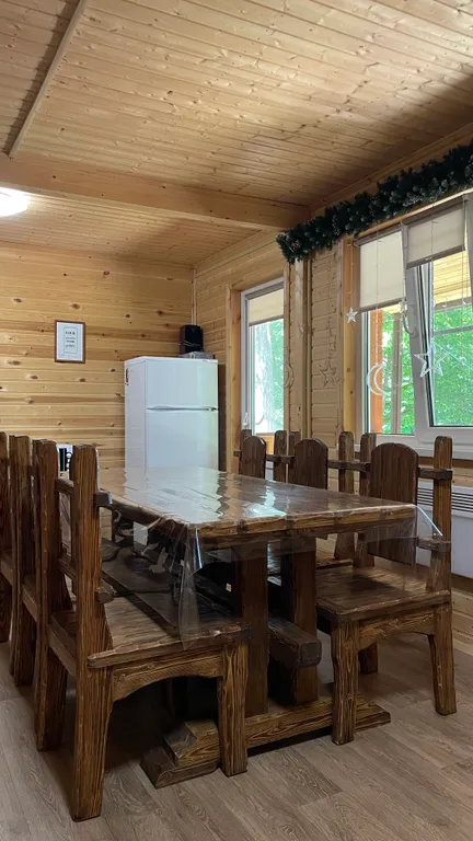 Уютный Дом в лесу с камином.