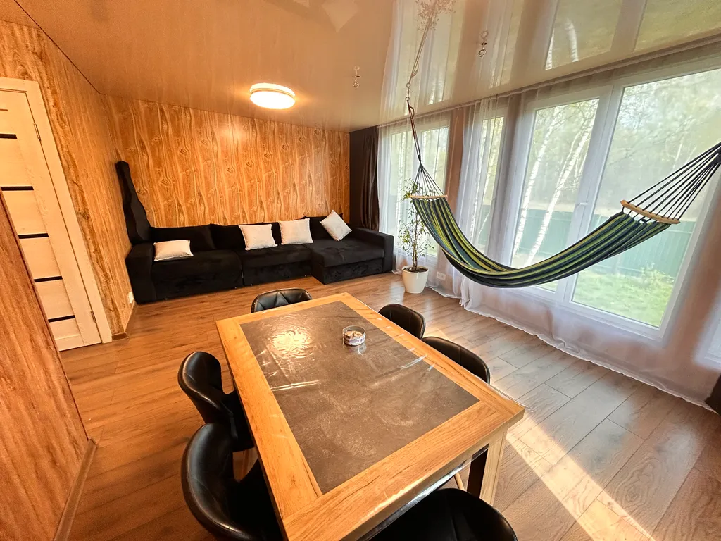 Загородный дом с беседкой