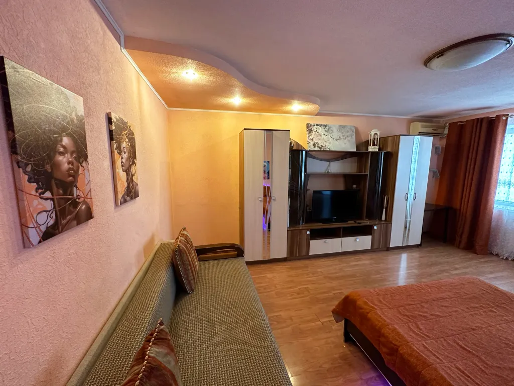 Чистота и уют возле НПИ, НГМА, Ледового, Космоса и М4