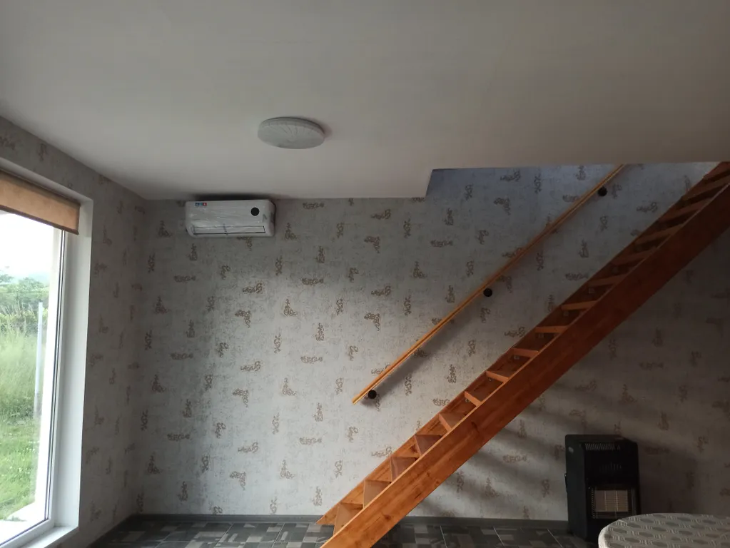 Комната с видом на море и горы