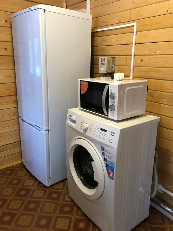 Коттедж Дом с баней, банным чаном, детской площадкой и батутом у озера в сбору — Ланино