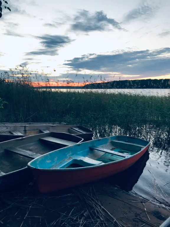 Уютный семейный дом у озера