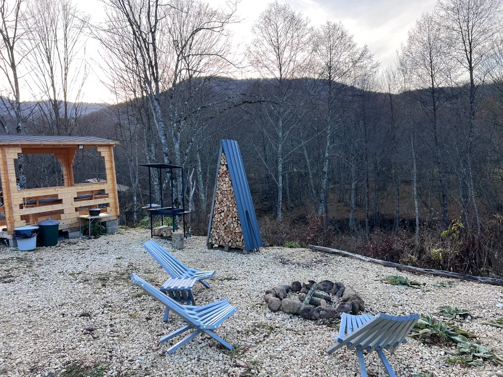 Дом в горах у реки с подогреваемым бассейном, баней и чаном