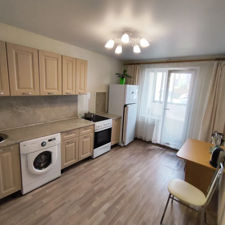 Рядом ЖД вокзал, автовокзал, Синегорье, парк Пушкина, магазины