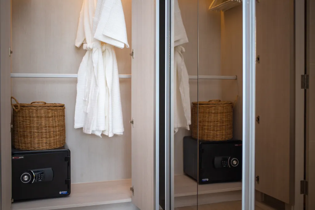 Три спальни с видом на море и озеро