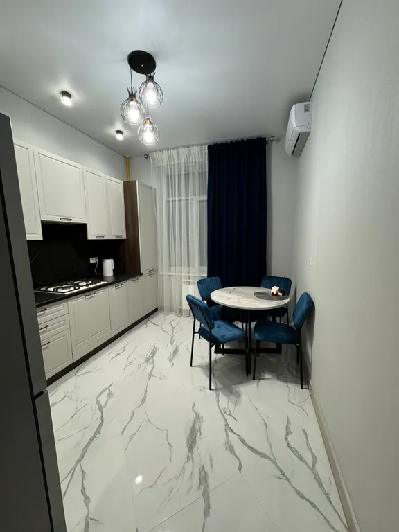 Уютная новая квартира в центре города в 10мин от моря