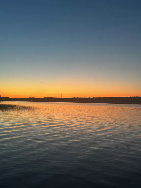 таунхаус на берегу озера с панорамными окнами, сауной и зоной барбекю