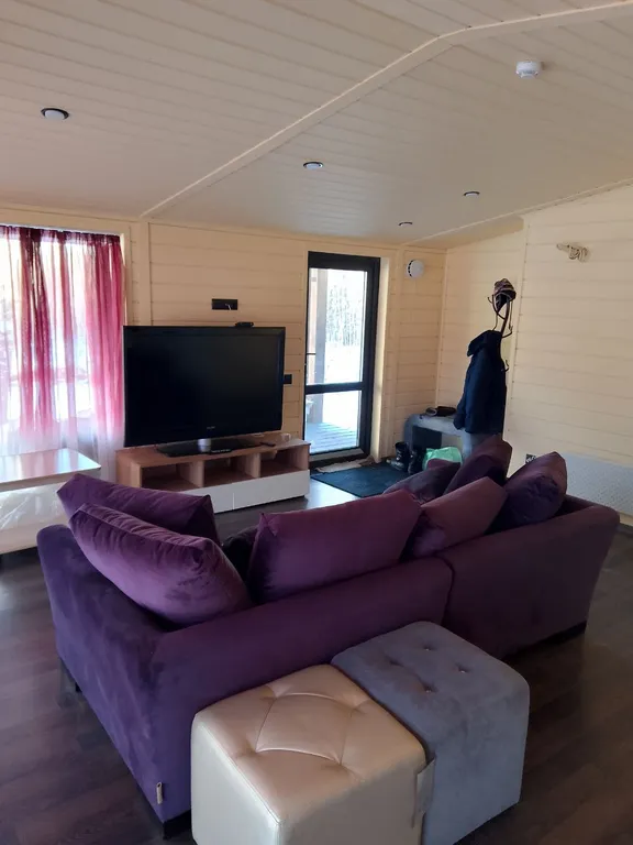 Дом в лесу на берегу озера Увильды