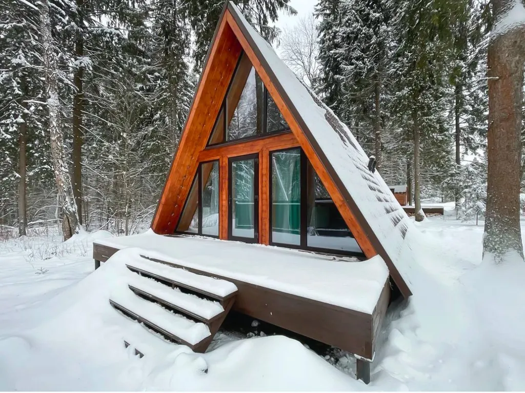 Домик с баней в лесу