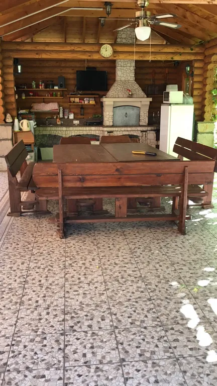 Дом бревенчатый