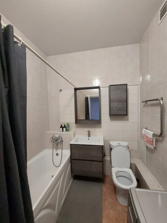 Уютная квартира с панорамными окнами в центре Иннополиса