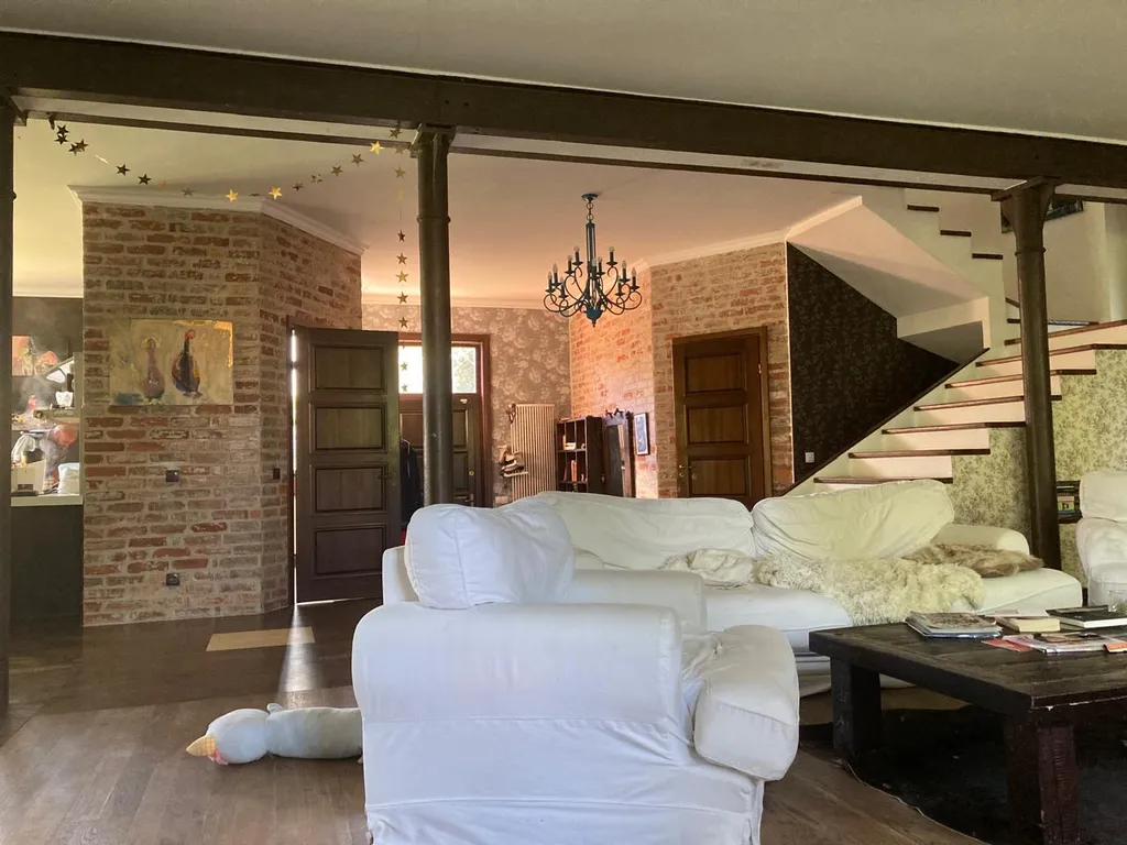 Дом с пляжем у моря