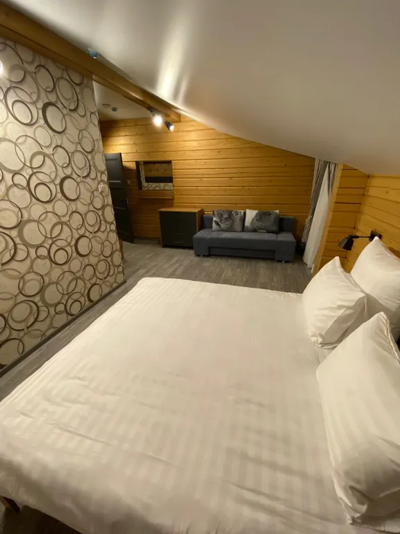 Усадьба в лесу с видом на горы