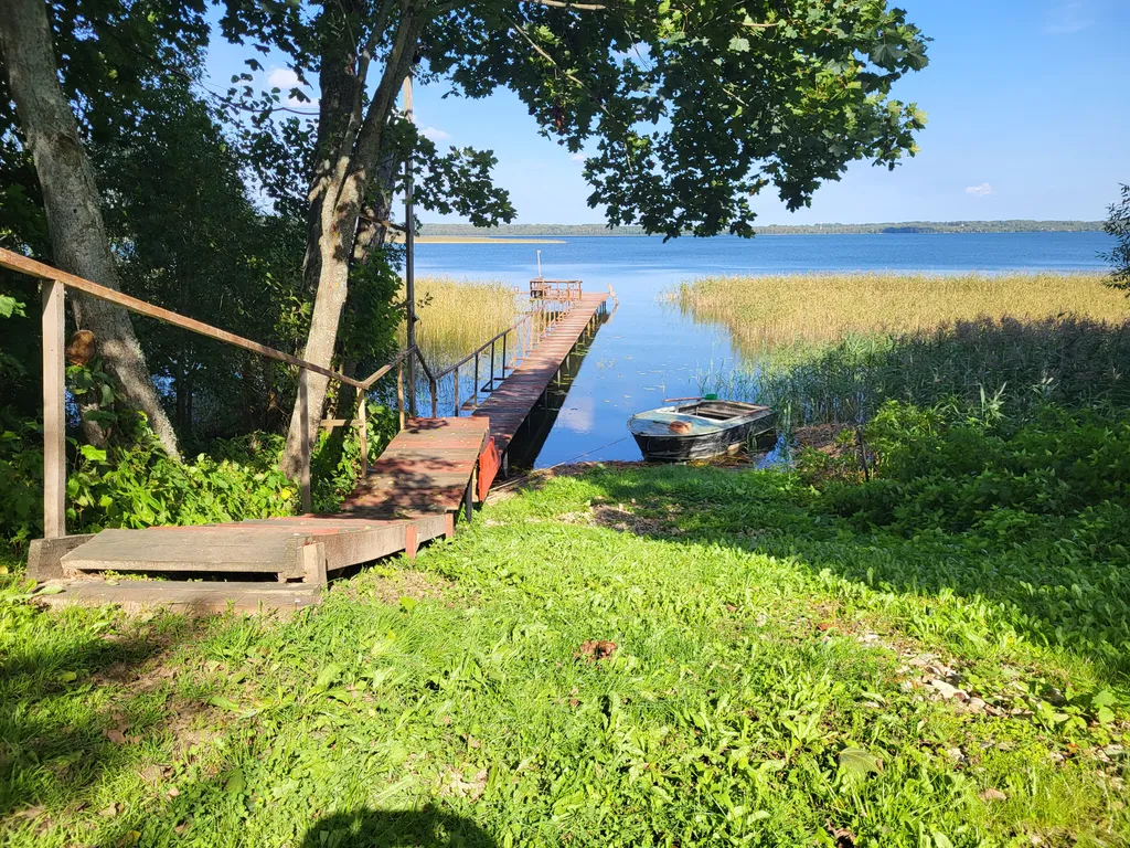 Дом на озере