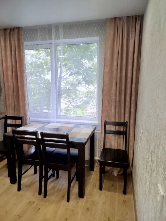 Трёхкомнатная семейная квартира с современными ремонтом Центр города