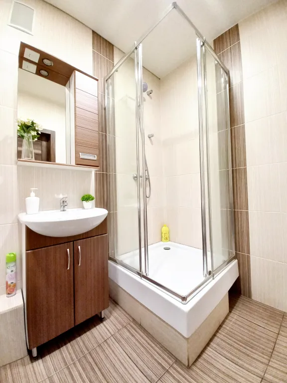 Евродвушка с панорамным остеклением рядом с зоопарком