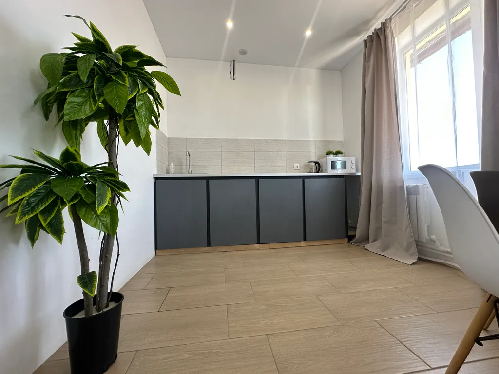 Двухэтажные апартаменты с балконом Столица 2313