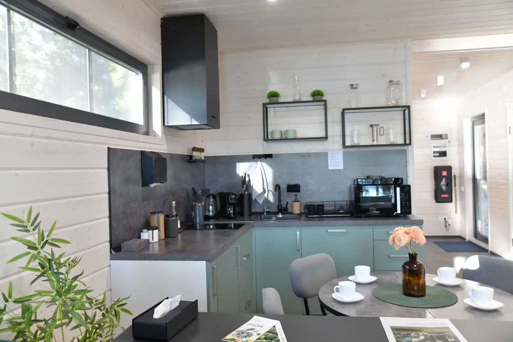 Дом на семью или компанию в лесу у большой воды